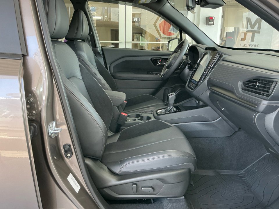 Certified 2025 Subaru Forester Touring w/ Popular Package - Touring AWD/4WD image 32