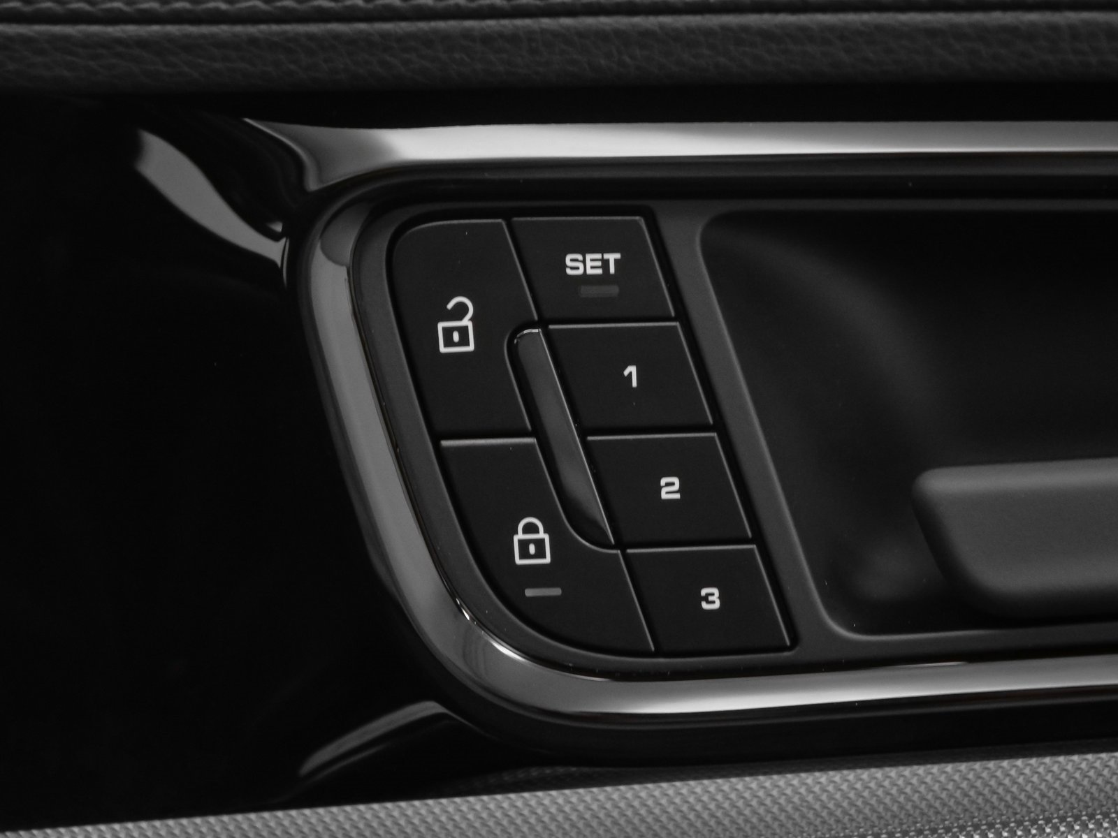 Certified 2025 Porsche Panamera 4 image 19