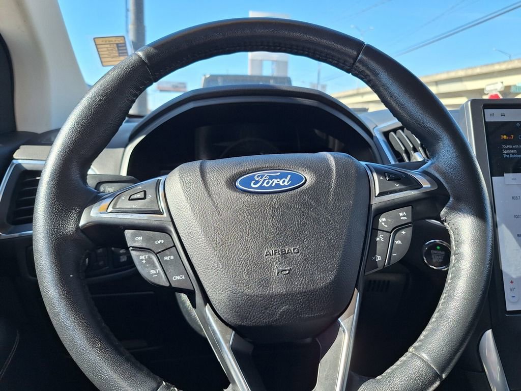 Used 2022 Ford Edge Titanium w/ Class II Trailer Tow Package image 16