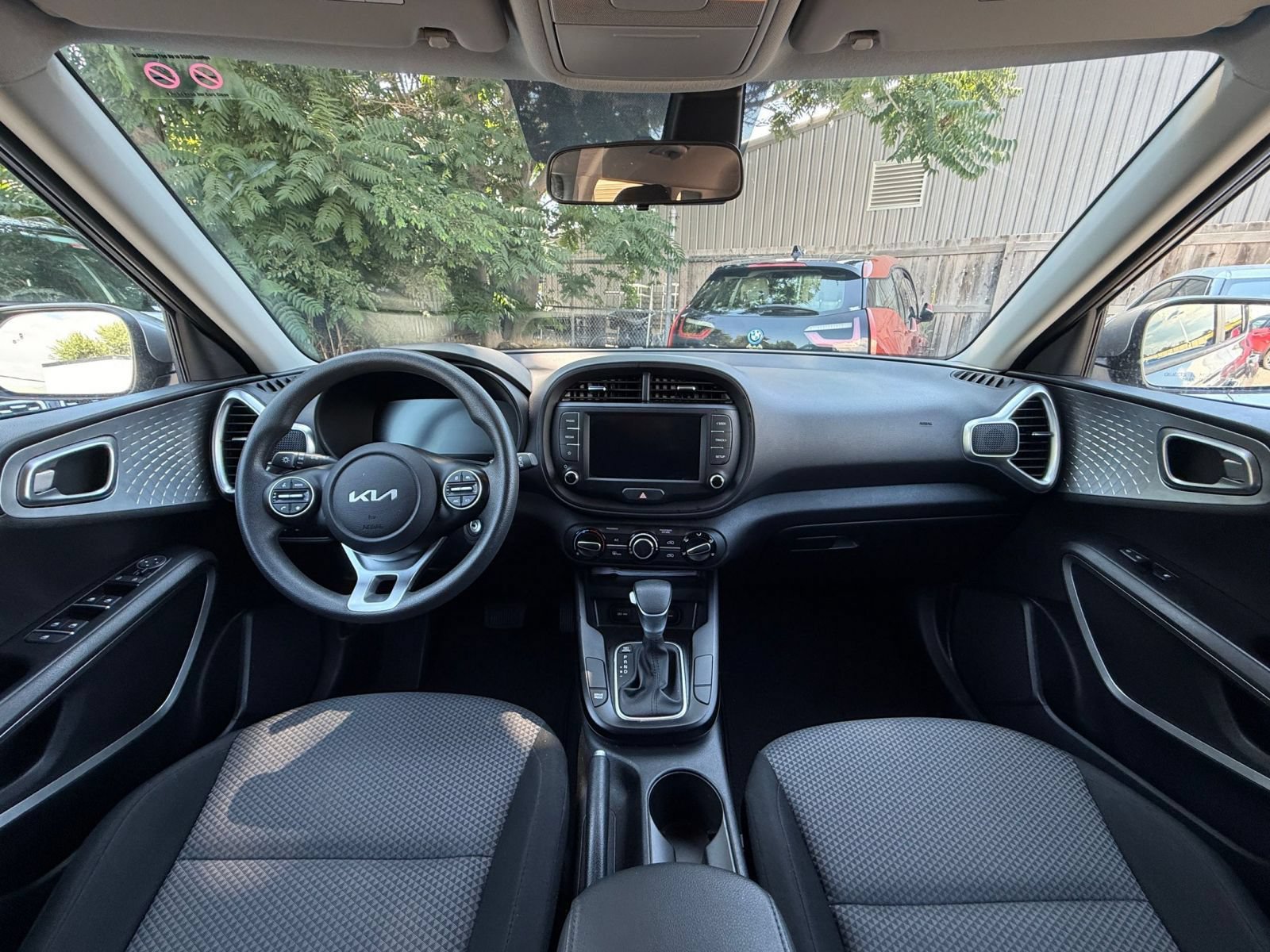 Used 2025 Kia Soul LX w/ LX Technology Package FWD image 30