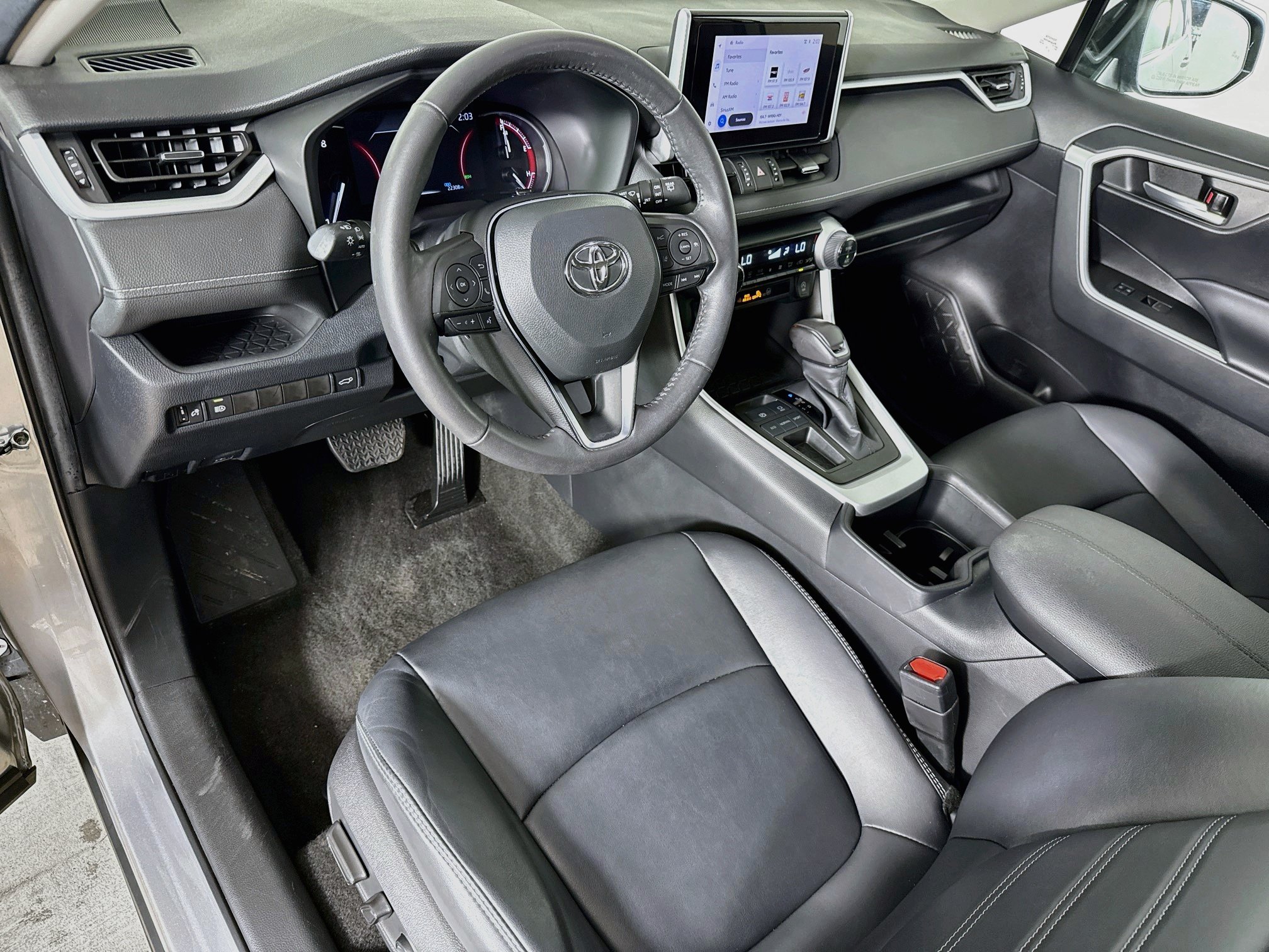 Used 2023 Toyota RAV4 XLE Premium FWD image 8