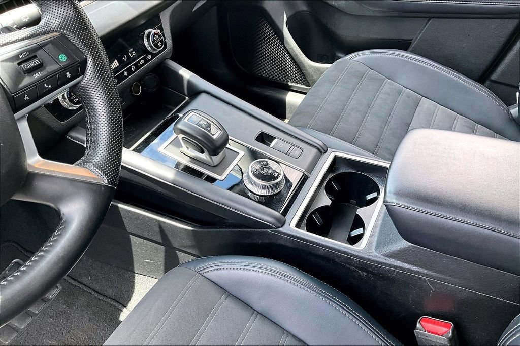 Used 2024 Mitsubishi Outlander SE AWD/4WD image 16