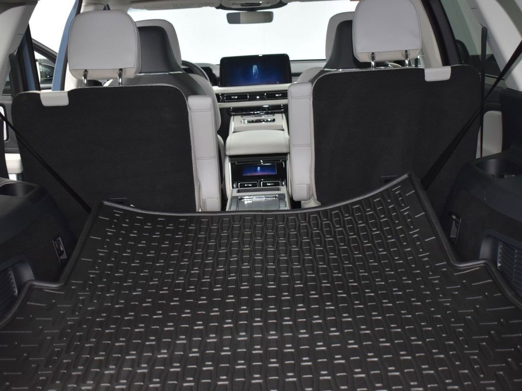 Certified 2025 Lincoln Aviator Reserve w/ Equipment Group 201A image 12