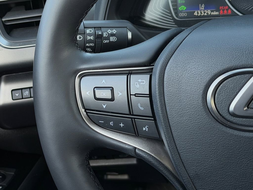 Used 2023 Lexus UX 250h F Sport w/ Accessory Package (Z1) image 19