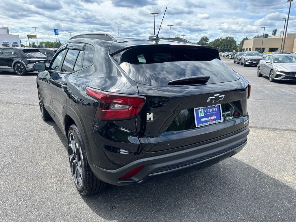 Used 2026 Chevrolet Trax RS w/ Sunroof Package FWD image 5