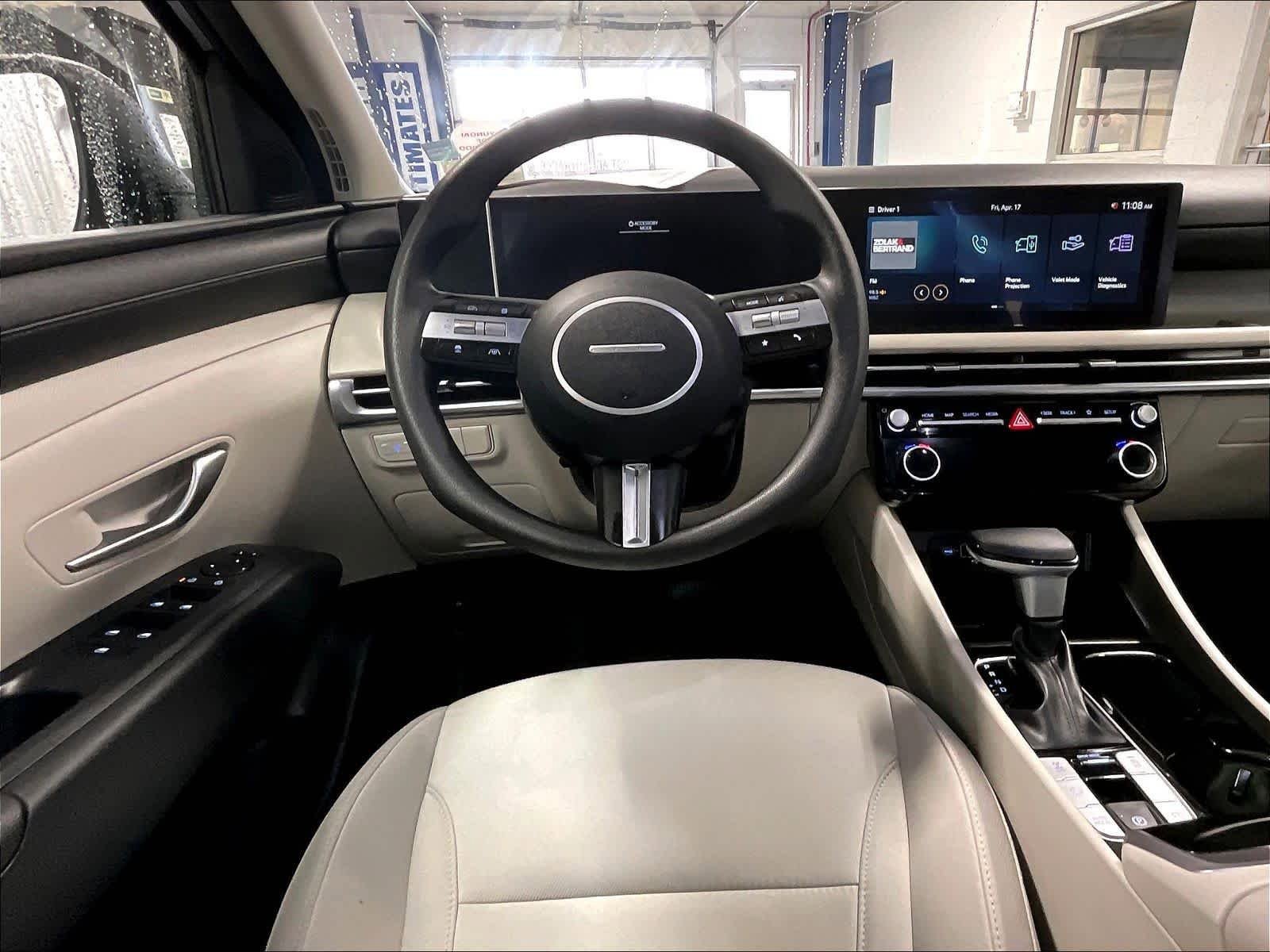 Used 2025 Hyundai Tucson SEL AWD/4WD image 17