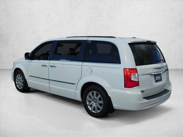 Used 2014 Chrysler Town & Country Touring FWD image 14