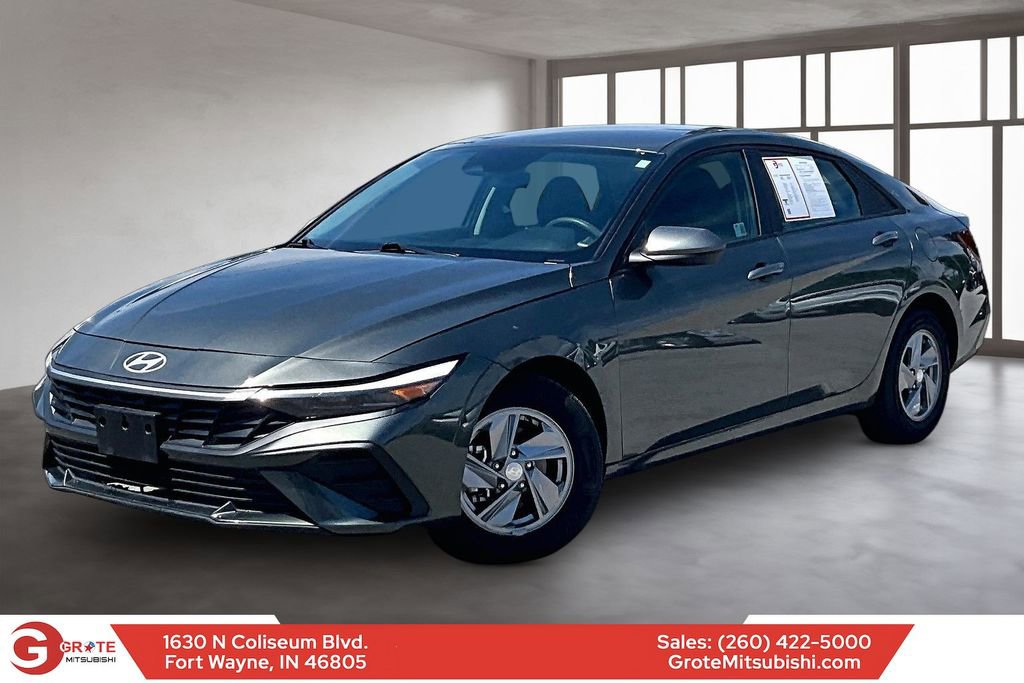 Used 2024 Hyundai Elantra SE FWD image 1