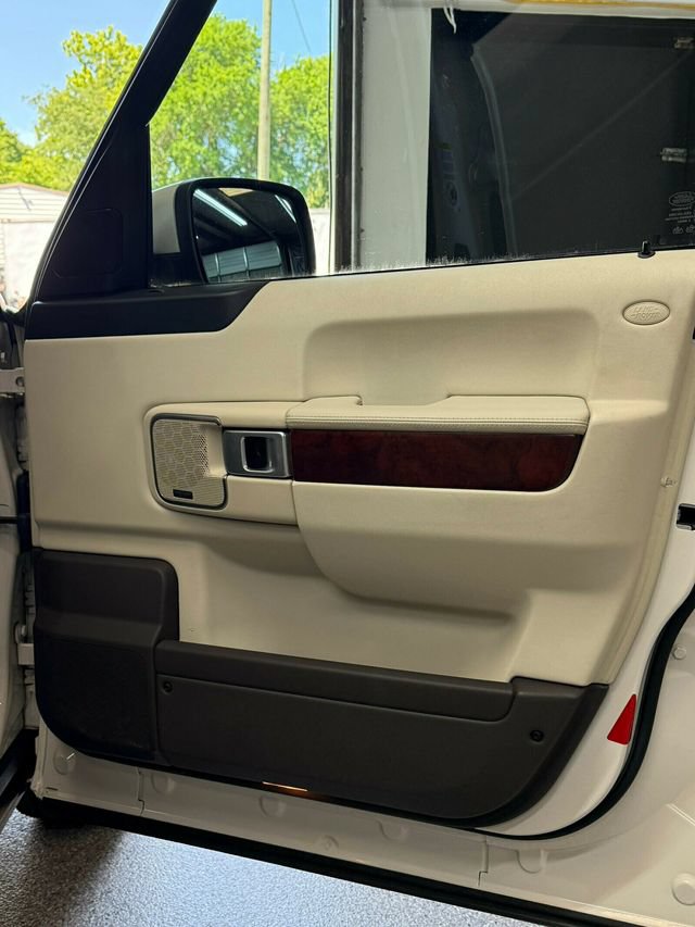 Used 2010 Land Rover Range Rover HSE AWD/4WD image 22