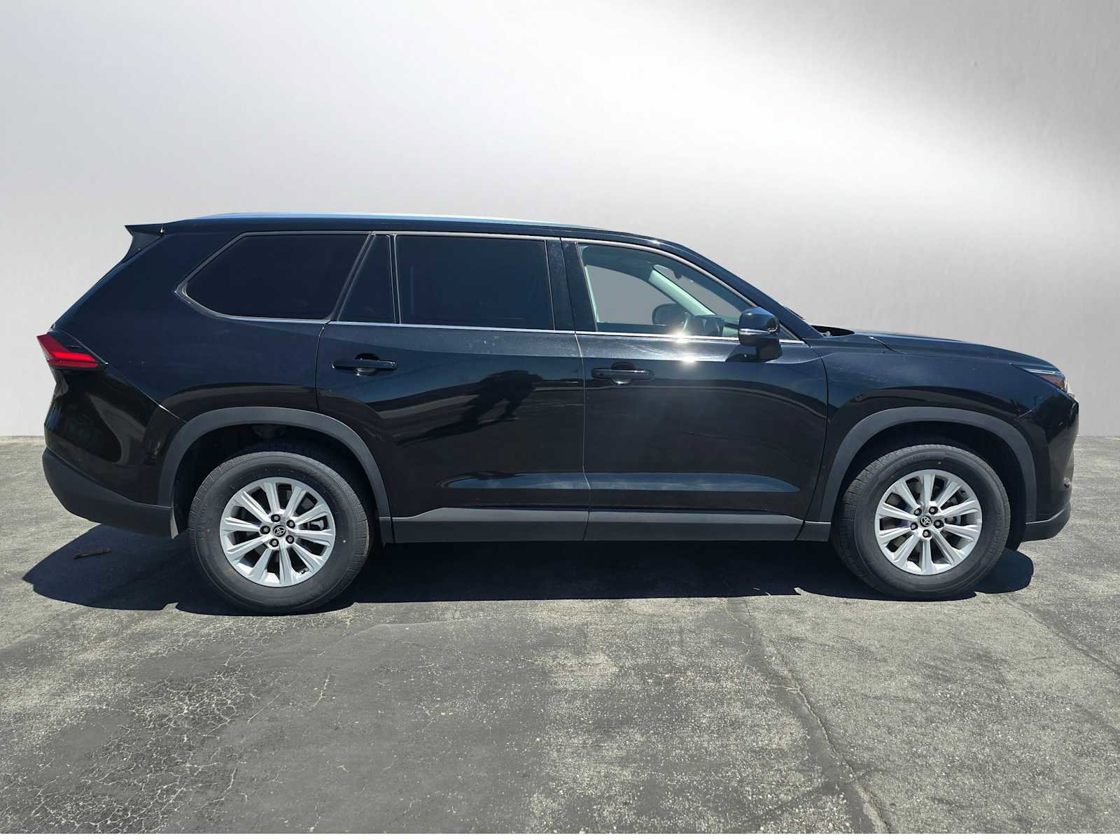 Used 2024 Toyota Grand Highlander AWD image 2