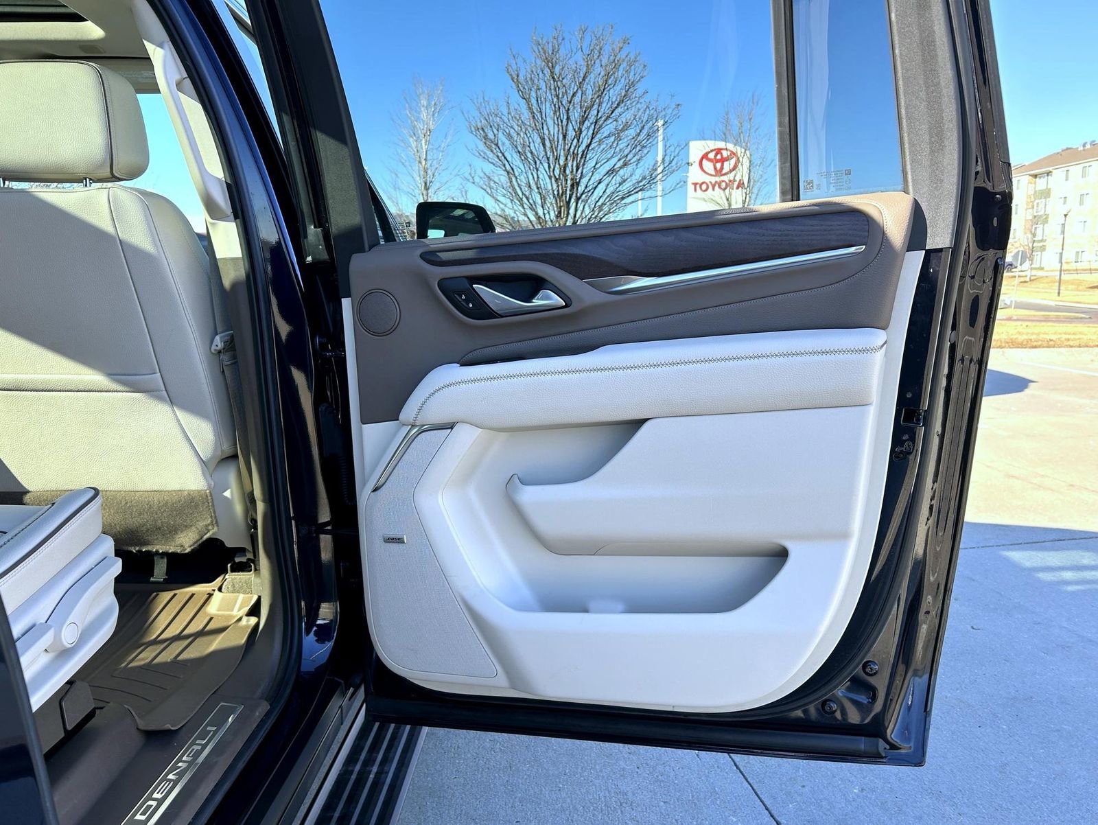 Used 2022 GMC Yukon XL Denali image 17