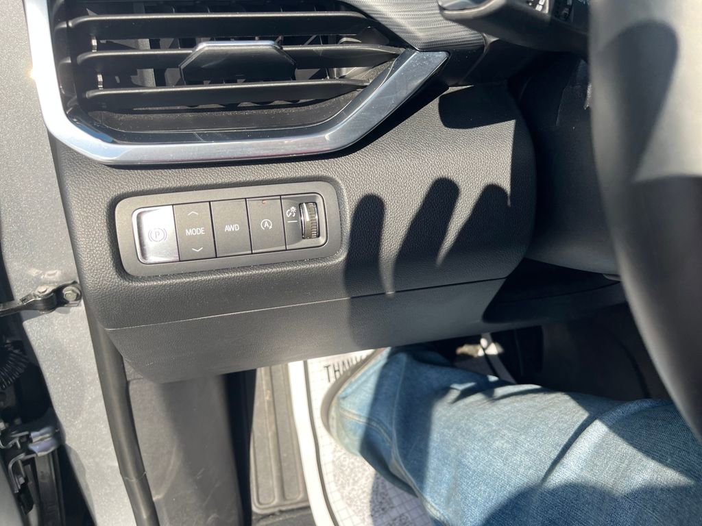 Used 2025 GMC Acadia Elevation image 13