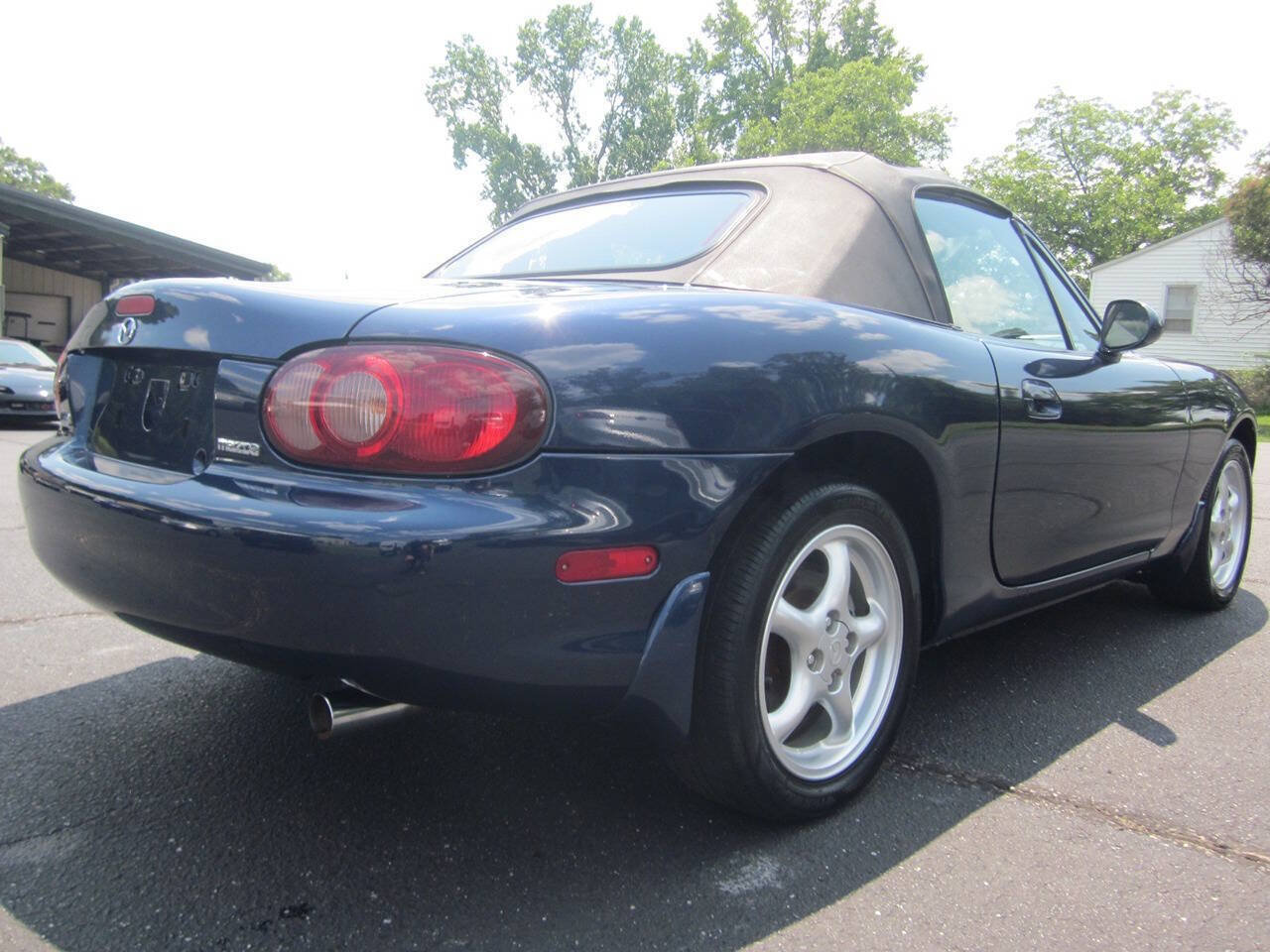 Used 2002 MAZDA MX-5 Miata LS RWD image 6