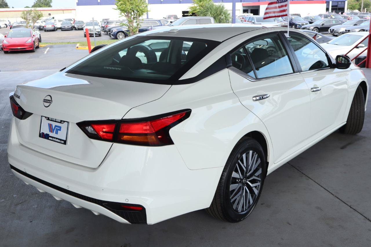 Used 2025 Nissan Altima 2.5 SV FWD image 5