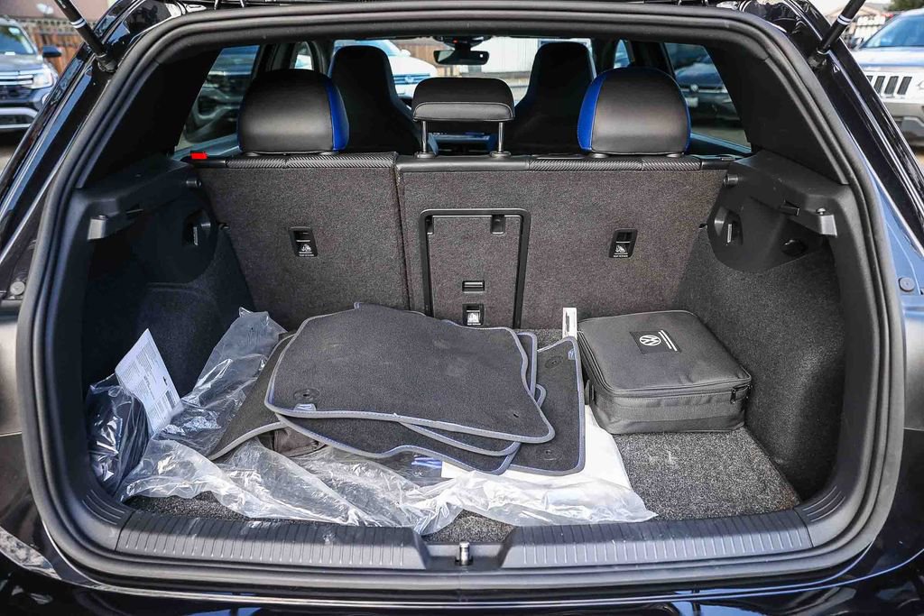 Used 2024 Volkswagen Golf R image 35