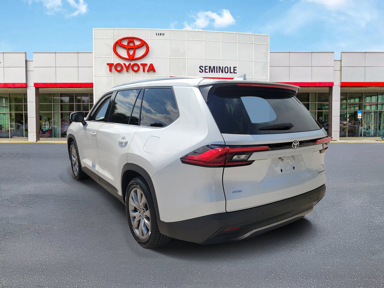 Used 2024 Toyota Grand Highlander AWD image 4