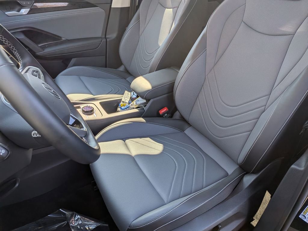 Used 2025 Volkswagen Tiguan SE w/ Panoramic Sunroof Package AWD/4WD image 12