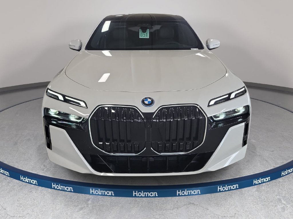 New 2026 BMW 750e xDrive AWD/4WD image 2