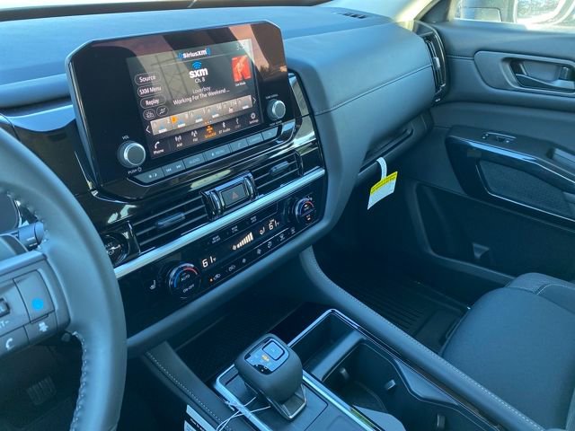New 2025 Nissan Pathfinder SV w/ Black Appearance Package image 18