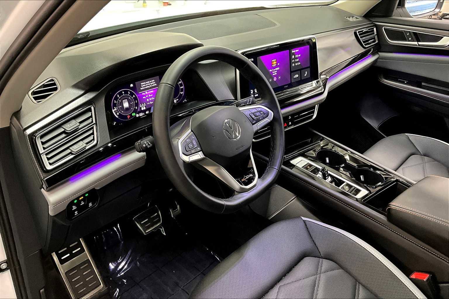 Used 2025 Volkswagen Atlas Peak Edition SE image 17