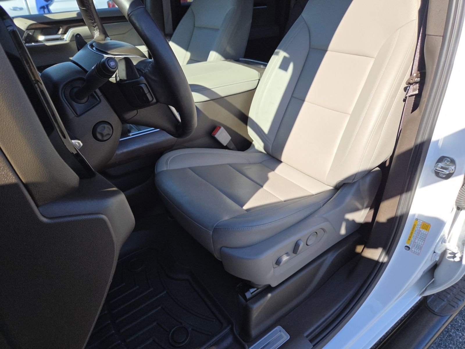 Used 2025 GMC Sierra 1500 SLT w/ SLT Convenience Package AWD/4WD image 29