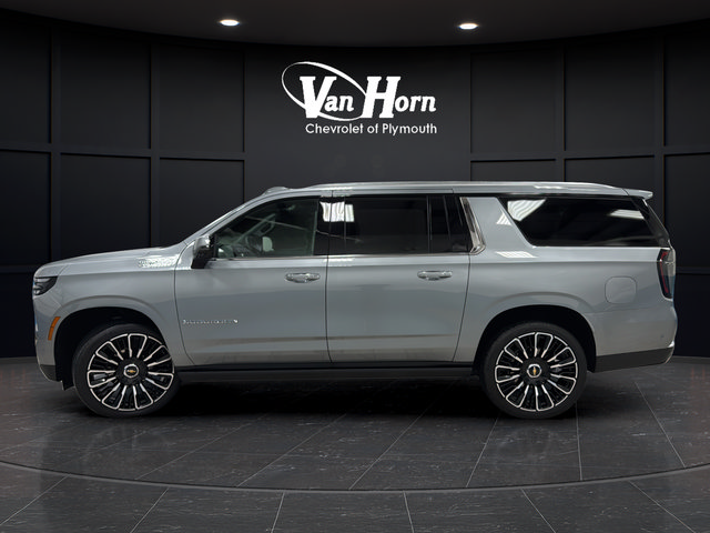 Used 2026 Chevrolet Suburban High Country AWD/4WD image 4
