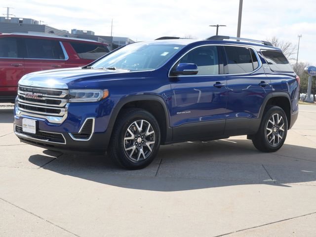 Used 2023 GMC Acadia SLE w/ Driver Convenience Package image 3