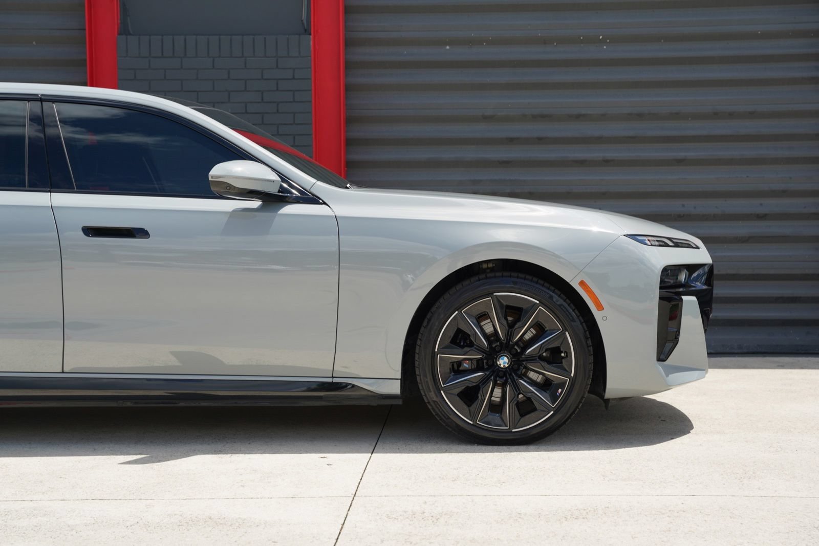 Used 2024 BMW i7 eDrive50 w/ M Sport Package RWD image 5