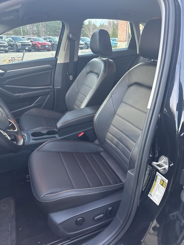 Used 2023 Volkswagen Jetta SE image 11