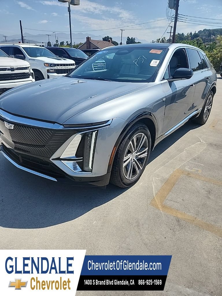 Used 2024 Cadillac Lyriq Luxury w/ LPO, Floor Liner Package RWD image 2