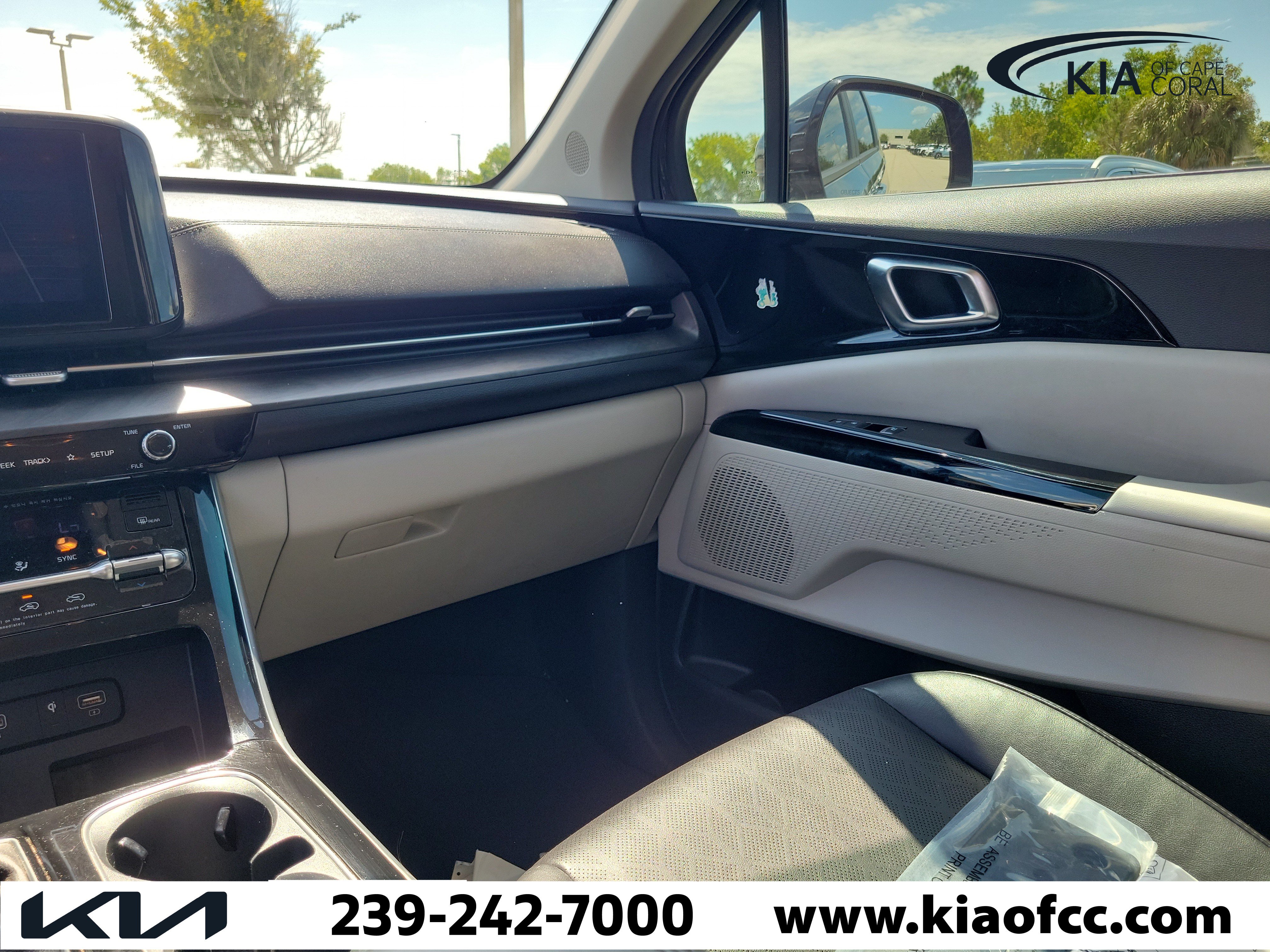 Certified 2023 Kia Carnival EX FWD image 18