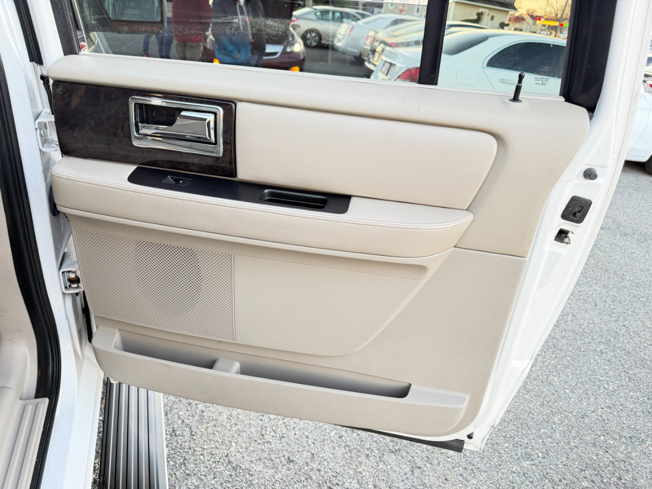 Used 2015 Lincoln Navigator L 4WD image 46