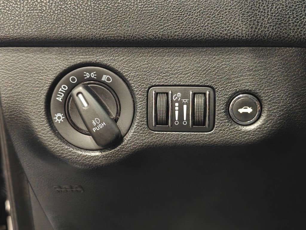 Used 2013 Chrysler 300 w/ Driver Convenience Group image 45