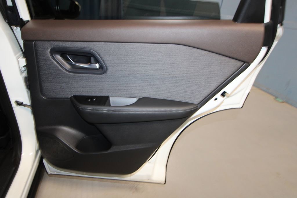 Used 2022 Nissan Rogue SV AWD/4WD image 25