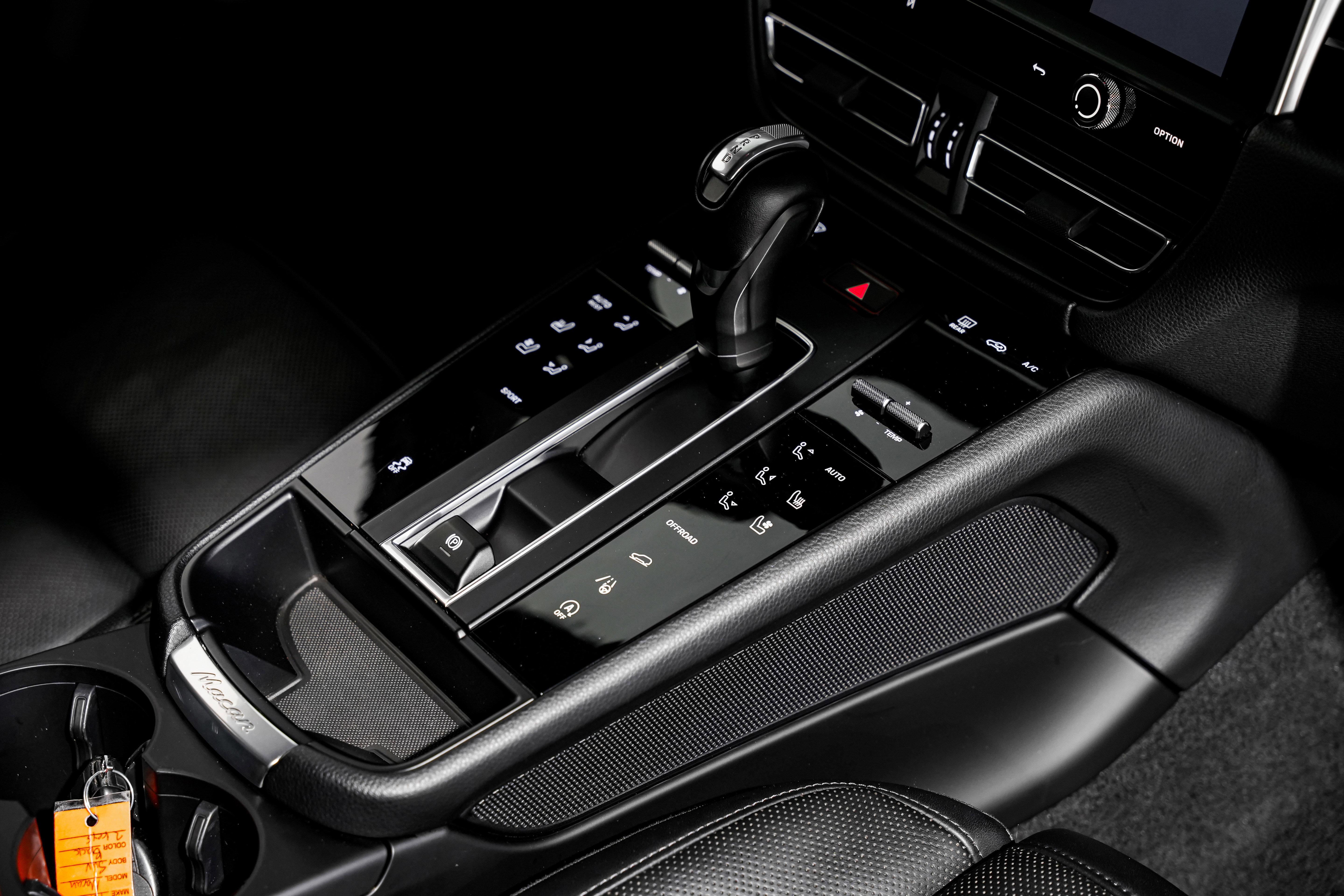 Used 2024 Porsche Macan image 25