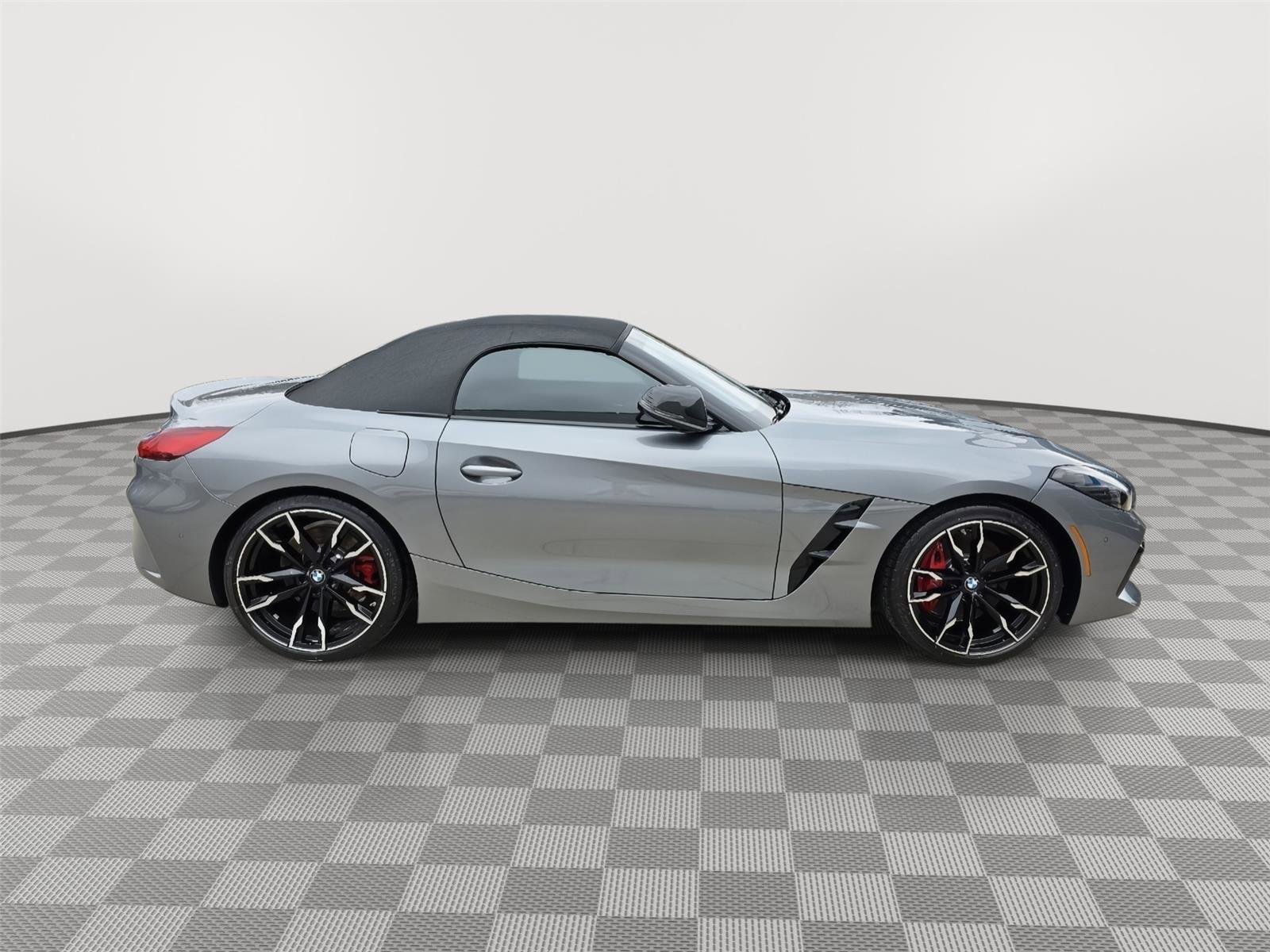 Used 2025 BMW Z4 M40i w/ Premium Package image 3