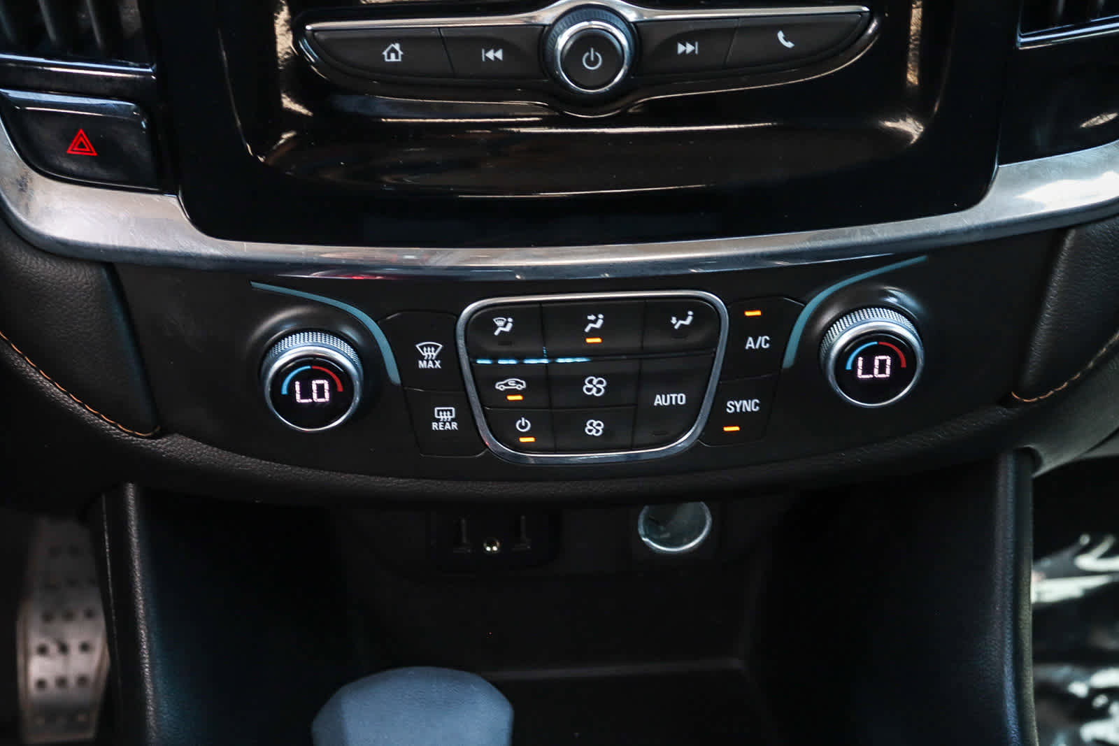Used 2021 Chevrolet Traverse LT image 15
