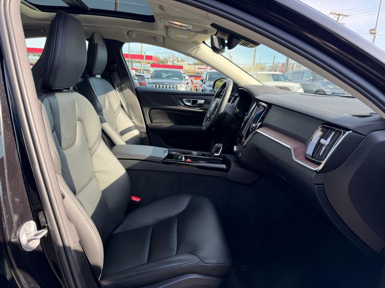 Used 2024 Volvo S60 T8 Plus w/ Climate Package image 24