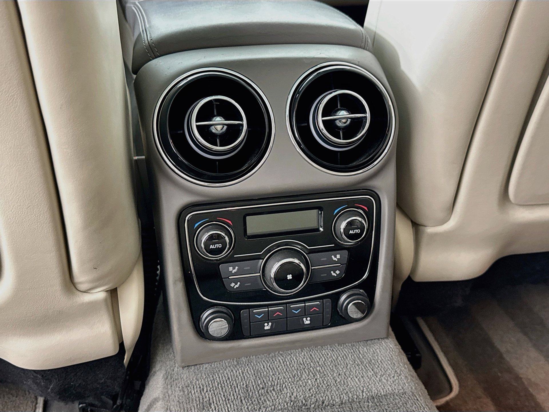 Used 2017 Jaguar XJ L Portfolio RWD image 25