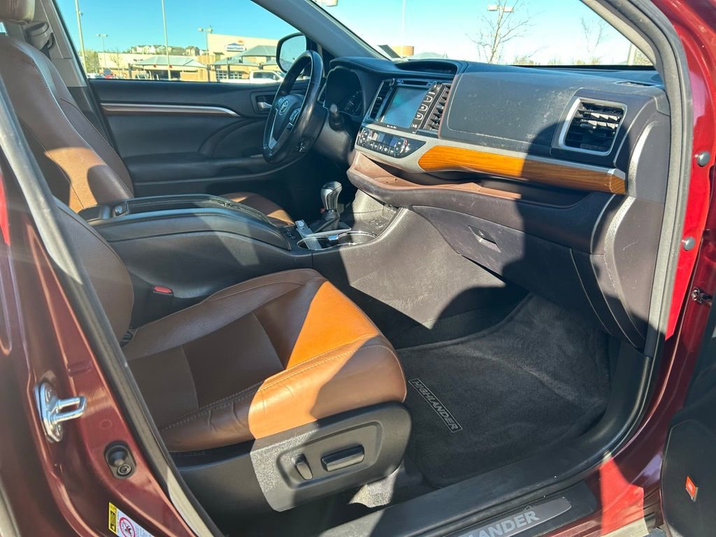 Used 2017 Toyota Highlander Limited image 21