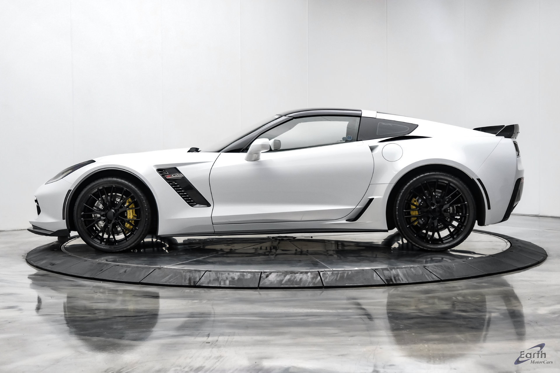 Used 2016 Chevrolet Corvette Z06 w/ 2LZ Preferred Equipment Group RWD image 9