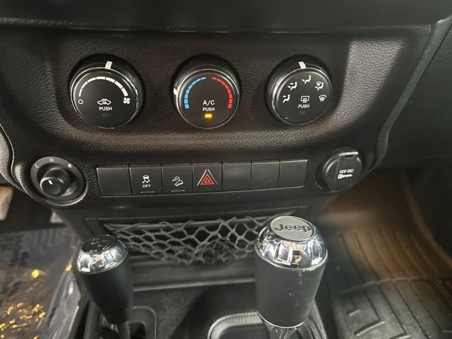 Used 2016 Jeep Wrangler Unlimited Sport w/ Quick Order Package 24S AWD/4WD image 11