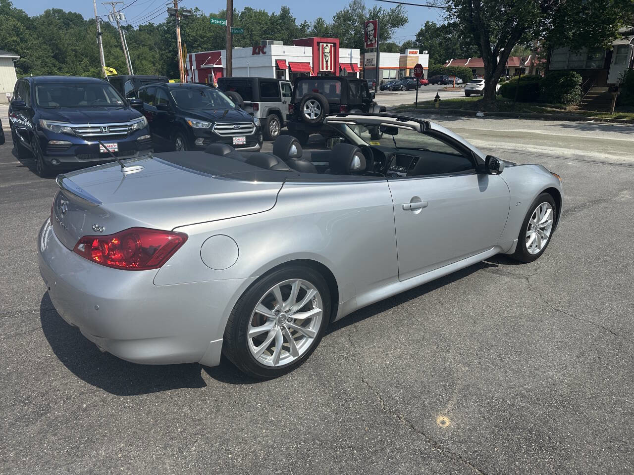 Used 2015 INFINITI Q60 Sport 2dr Convertible w/ Premium Package image 8