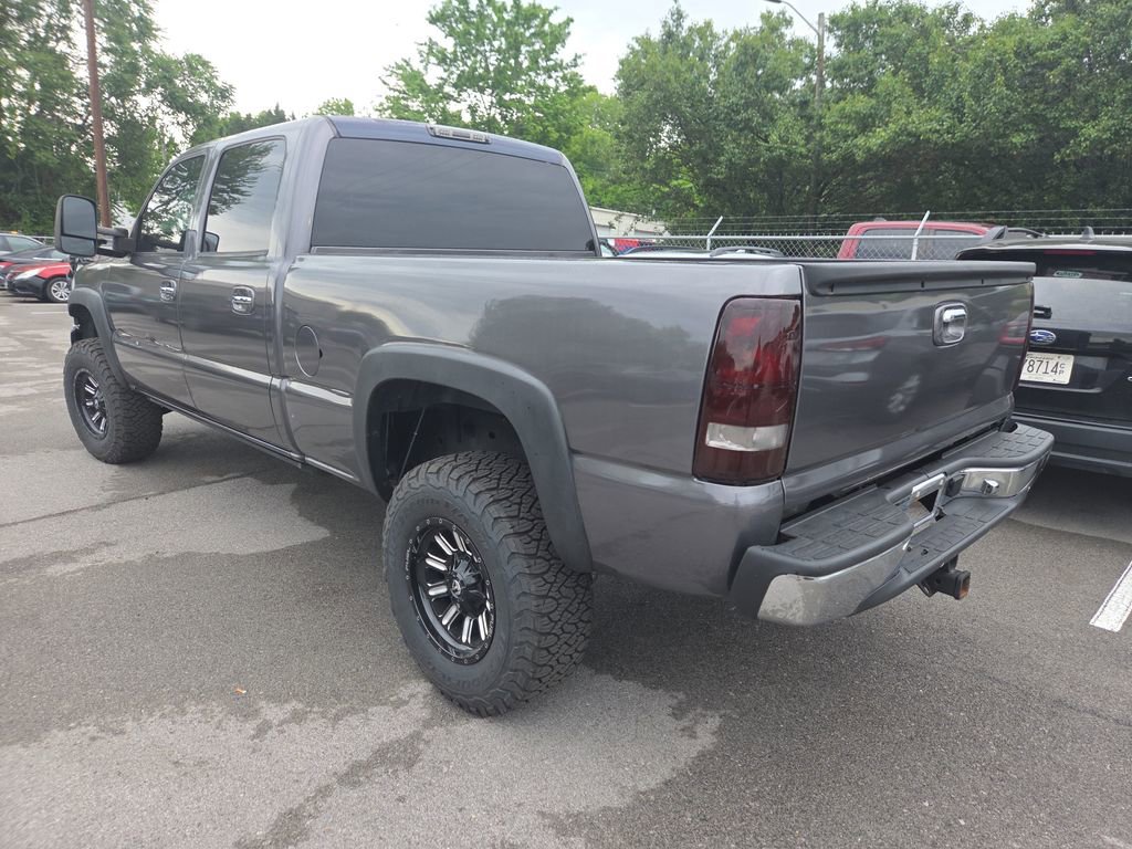 Used 2005 GMC Sierra 2500 SLT w/ Heavy-Duty Power Package AWD/4WD image 4