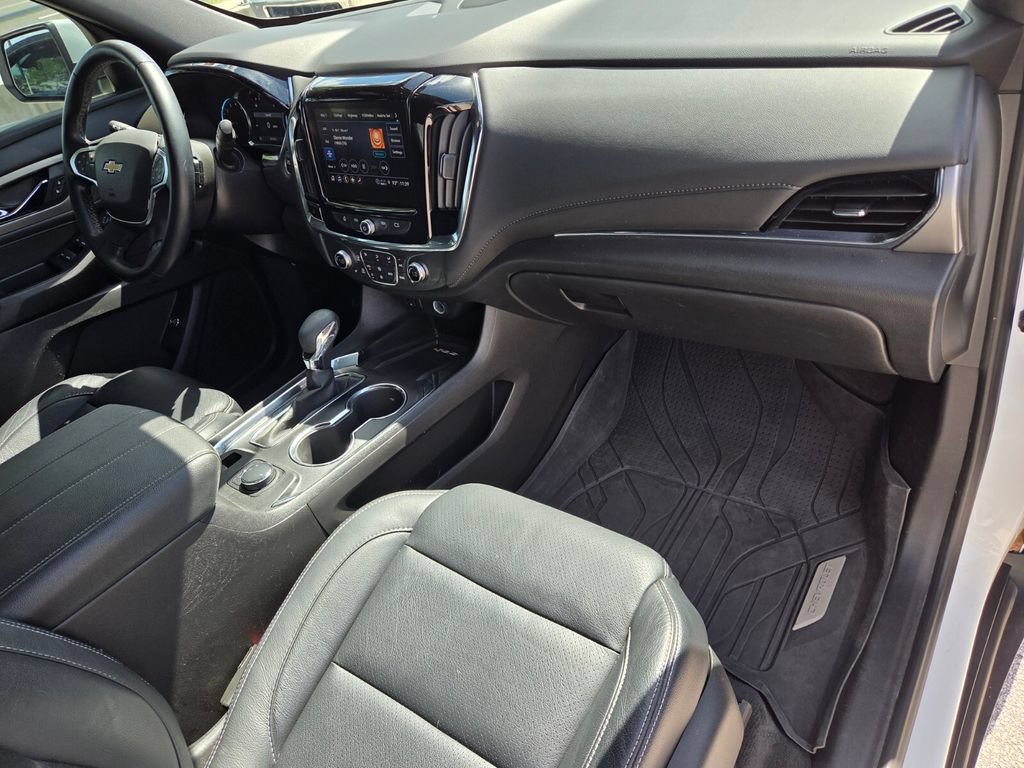 Used 2023 Chevrolet Traverse LT FWD image 18