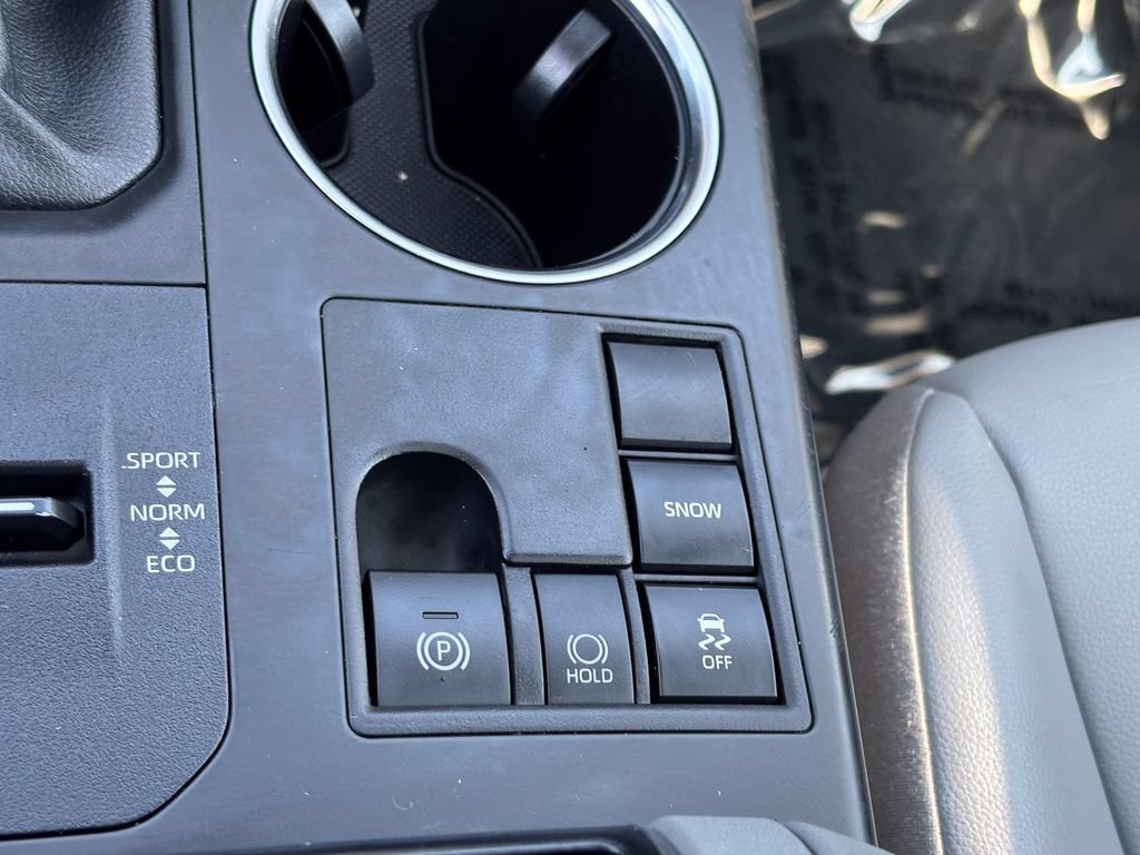 Certified 2024 Toyota Highlander XLE FWD image 34