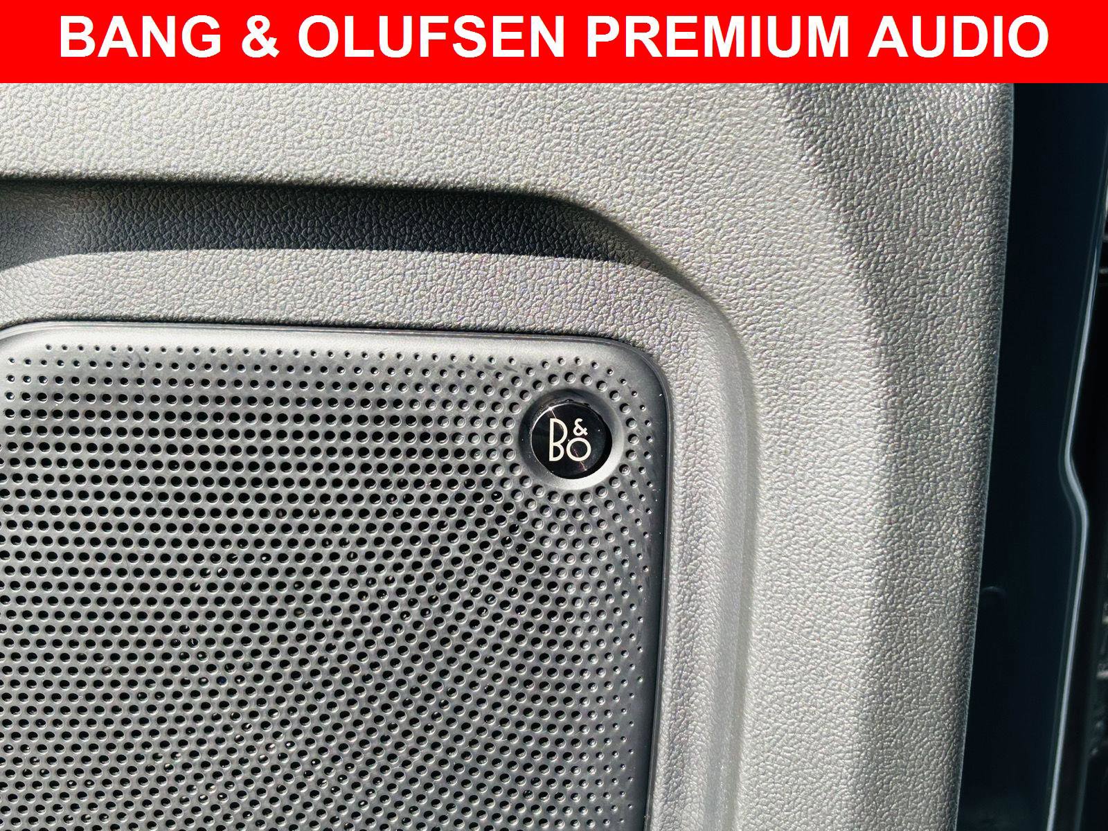 Used 2025 Ford Escape SE w/ PHEV Premium Package image 4