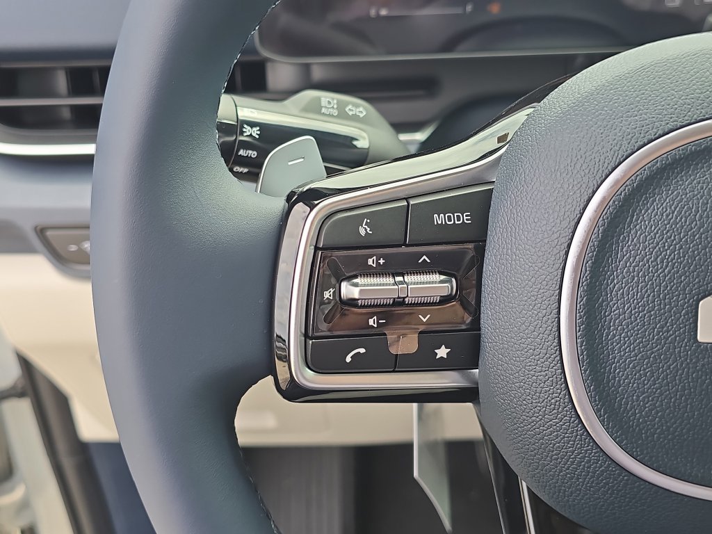 New 2026 Kia Carnival EX FWD image 32