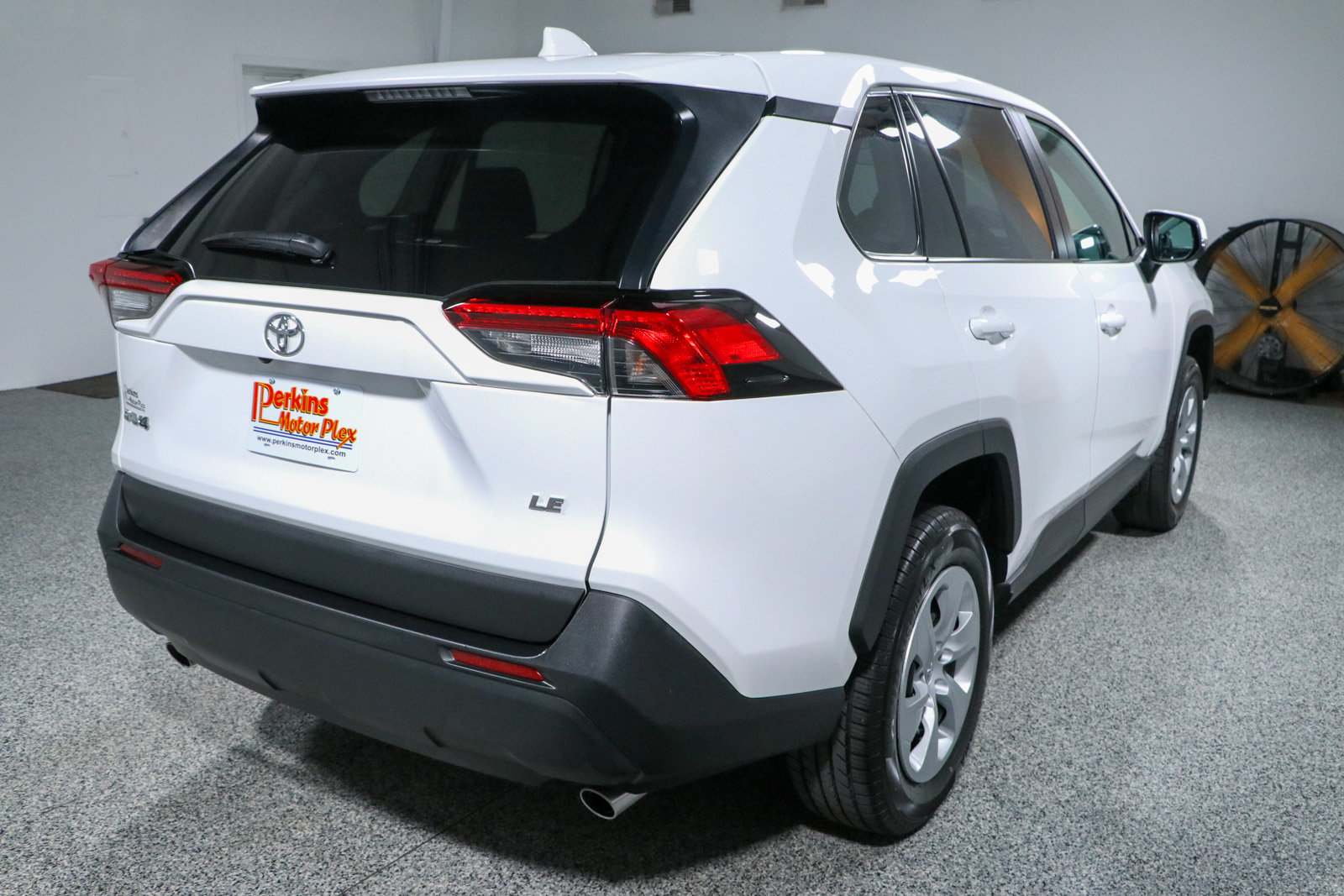 Used 2022 Toyota RAV4 LE FWD image 7