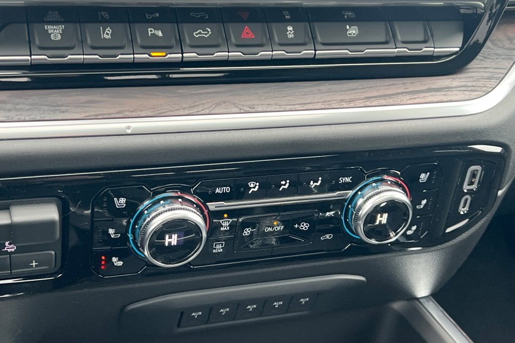 New 2026 GMC Sierra 3500 SLT w/ SLT Convenience Package image 17